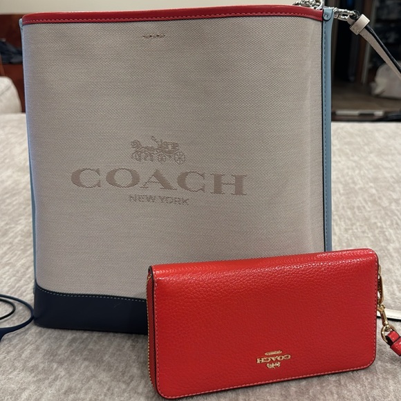 2-Fer Mollie Bucket Bag in Colorblock w/matching wallet - Picture 5 of 14